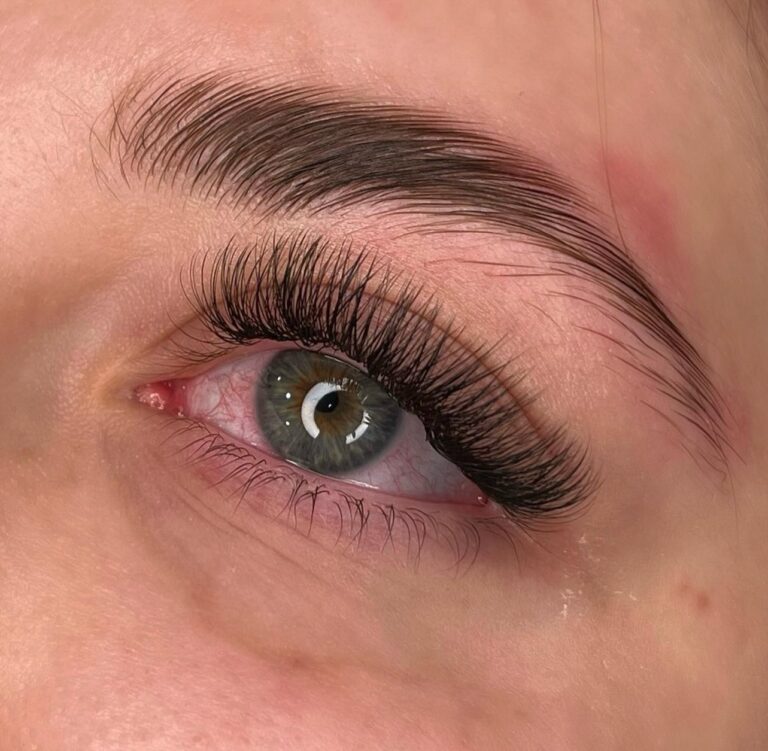 Instagram post from sarakka_beauty. This post is in position 5.