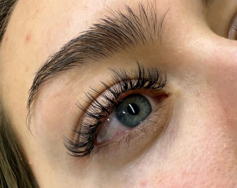 Instagram post from sarakka_beauty. This post is in position 9.