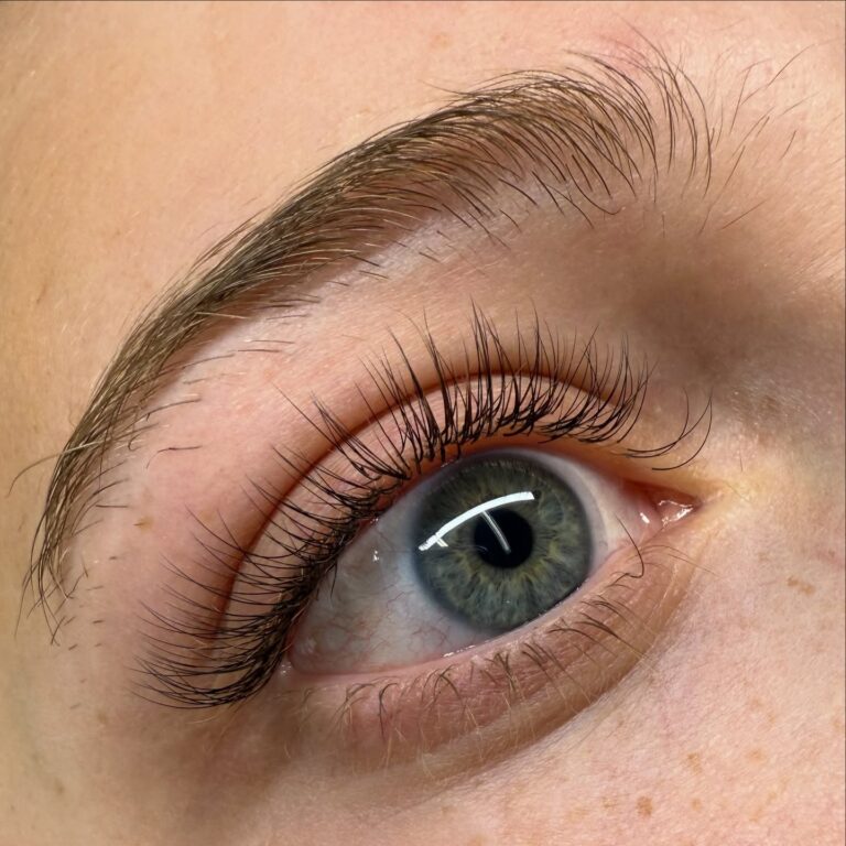 Instagram post from sarakka_beauty. This post is in position 6.