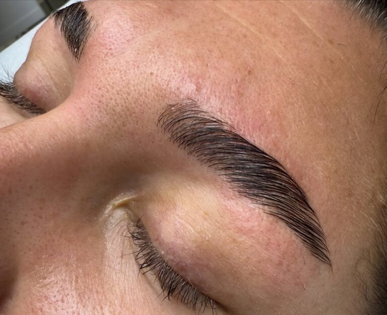 Instagram post from sarakka_beauty. This post is in position 8.